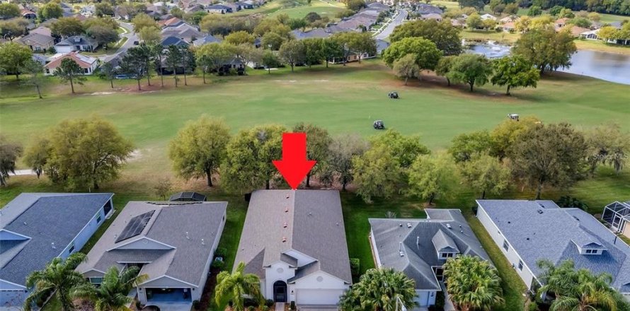 House in Leesburg, Florida 4 bedrooms, 174.38 sq.m. № 2225376