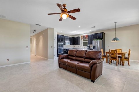 House in Leesburg, Florida 4 bedrooms, 174.38 sq.m. № 2225376 - photo 10