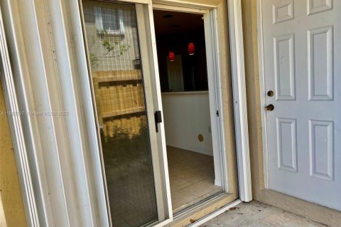 Touwnhouse à louer à Homestead, Floride: 3 chambres, 141.12 m2 № 1931055 - photo 18
