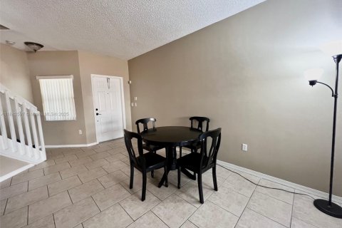 Touwnhouse à louer à Homestead, Floride: 3 chambres, 141.12 m2 № 1931055 - photo 3