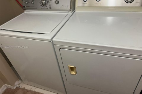 Touwnhouse à louer à Homestead, Floride: 3 chambres, 141.12 m2 № 1931055 - photo 14