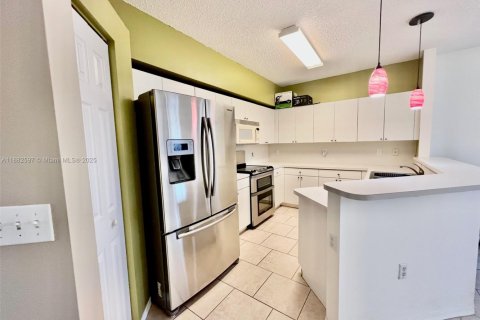 Touwnhouse à louer à Homestead, Floride: 3 chambres, 141.12 m2 № 1931055 - photo 16