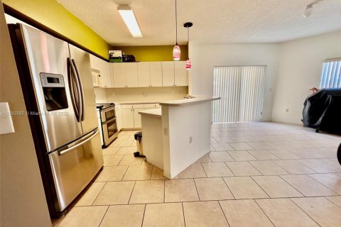 Touwnhouse à louer à Homestead, Floride: 3 chambres, 141.12 m2 № 1931055 - photo 6