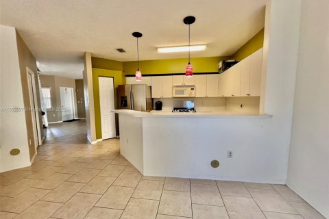 Touwnhouse à louer à Homestead, Floride: 3 chambres, 141.12 m2 № 1931055 - photo 8