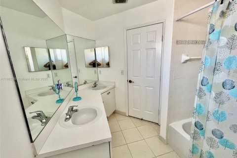 Touwnhouse à louer à Homestead, Floride: 3 chambres, 141.12 m2 № 1931055 - photo 10