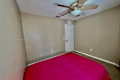 Touwnhouse à louer à Homestead, Floride: 3 chambres, 141.12 m2 № 1931055 - photo 4