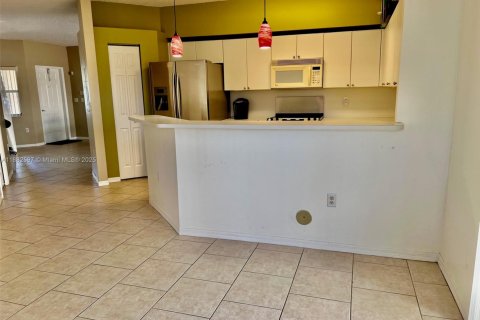 Touwnhouse à louer à Homestead, Floride: 3 chambres, 141.12 m2 № 1931055 - photo 7