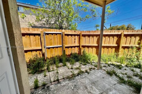 Touwnhouse à louer à Homestead, Floride: 3 chambres, 141.12 m2 № 1931055 - photo 12