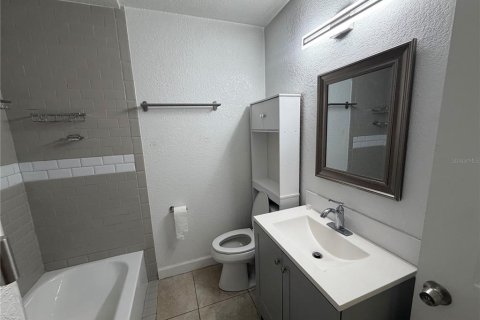 Villa ou maison à louer à Tampa, Floride: 3 chambres, 123.65 m2 № 2415503 - photo 8