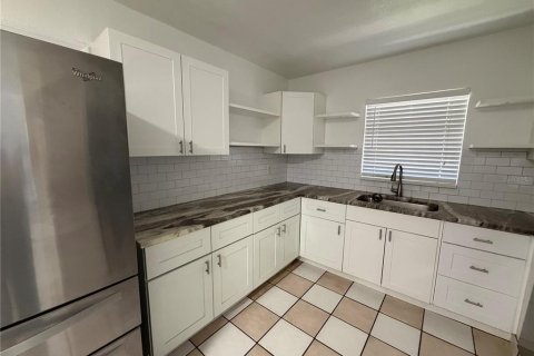 Villa ou maison à louer à Tampa, Floride: 3 chambres, 123.65 m2 № 2415503 - photo 4