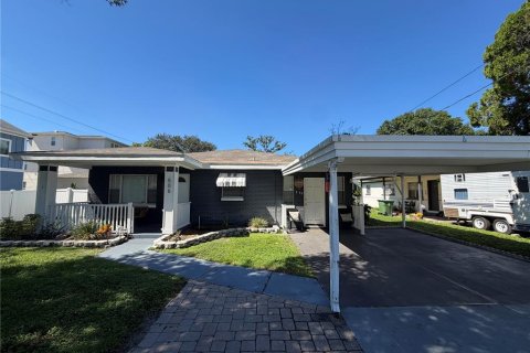 Villa ou maison à Tampa, Floride 3 chambres, 123.65 m2 № 2415503