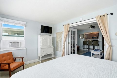 Commercial property in Indian Rocks Beach, Florida 7 bedrooms, 317.54 sq.m. № 2098084 - photo 22