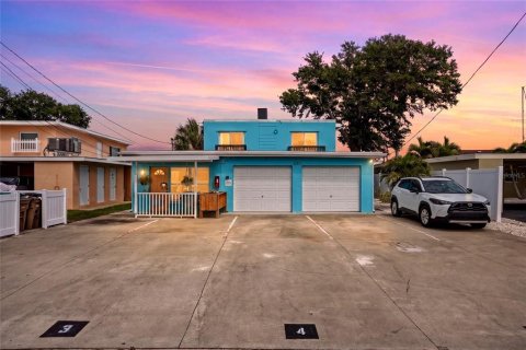 Propiedad comercial en Indian Rocks Beach, Florida 7 dormitorios, 317.54 m2 № 2098084