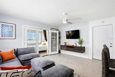 Commercial property in Indian Rocks Beach, Florida 7 bedrooms, 317.54 sq.m. № 2098084 - photo 30