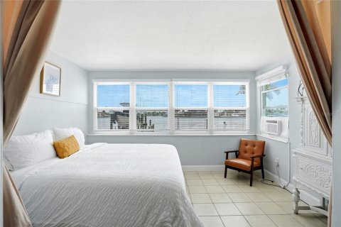 Commercial property in Indian Rocks Beach, Florida 7 bedrooms, 317.54 sq.m. № 2098084 - photo 21