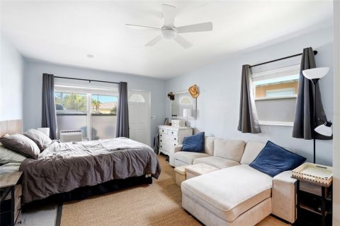 Commercial property in Indian Rocks Beach, Florida 7 bedrooms, 317.54 sq.m. № 2098084 - photo 15