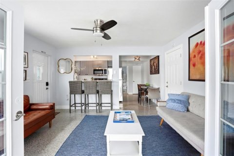 Commercial property in Indian Rocks Beach, Florida 7 bedrooms, 317.54 sq.m. № 2098084 - photo 23