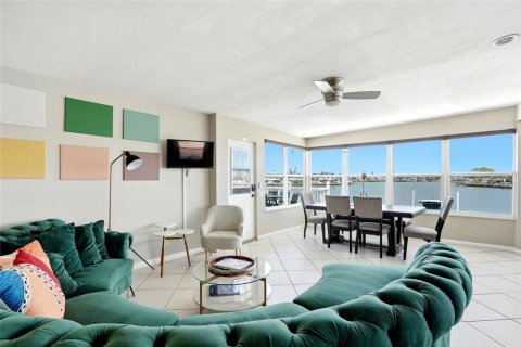 Commercial property in Indian Rocks Beach, Florida 7 bedrooms, 317.54 sq.m. № 2098084 - photo 6