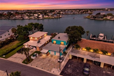 Commercial property in Indian Rocks Beach, Florida 7 bedrooms, 317.54 sq.m. № 2098084 - photo 2