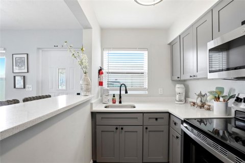 Commercial property in Indian Rocks Beach, Florida 7 bedrooms, 317.54 sq.m. № 2098084 - photo 25