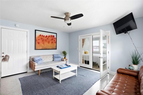 Commercial property in Indian Rocks Beach, Florida 7 bedrooms, 317.54 sq.m. № 2098084 - photo 18