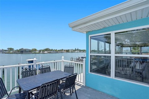 Commercial property in Indian Rocks Beach, Florida 7 bedrooms, 317.54 sq.m. № 2098084 - photo 11