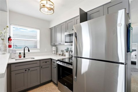 Commercial property in Indian Rocks Beach, Florida 7 bedrooms, 317.54 sq.m. № 2098084 - photo 24