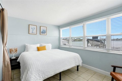 Commercial property in Indian Rocks Beach, Florida 7 bedrooms, 317.54 sq.m. № 2098084 - photo 20