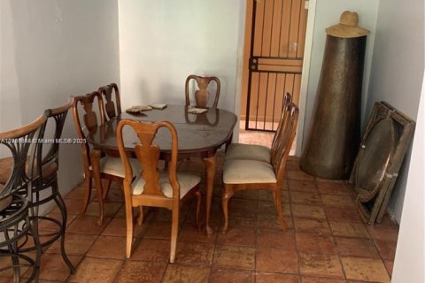 Casa en venta en Miami, Florida, 3 dormitorios, 194.54 m2 № 1867612 - foto 3