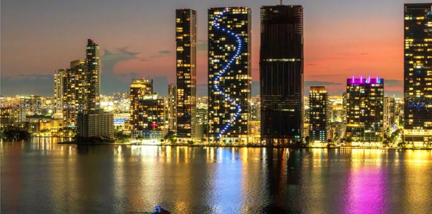 Condo à Miami, Floride, 3 chambres  № 1930457
