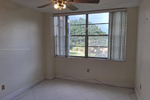 Купить кондоминиум в Пемброк-Пайнс, Флорида 2 спальни, № 2054968 - фото 19