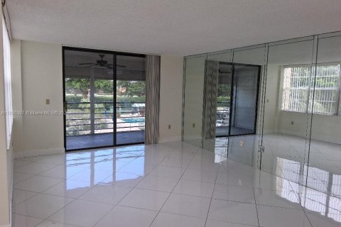 Купить кондоминиум в Пемброк-Пайнс, Флорида 2 спальни, № 2054968 - фото 9