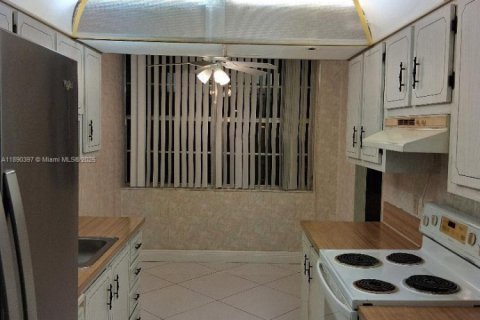 Купить кондоминиум в Пемброк-Пайнс, Флорида 2 спальни, № 2054968 - фото 7