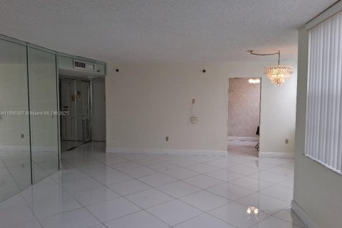 Купить кондоминиум в Пемброк-Пайнс, Флорида 2 спальни, № 2054968 - фото 10