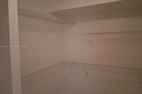 Купить кондоминиум в Пемброк-Пайнс, Флорида 2 спальни, № 2054968 - фото 17