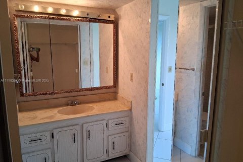 Купить кондоминиум в Пемброк-Пайнс, Флорида 2 спальни, № 2054968 - фото 14