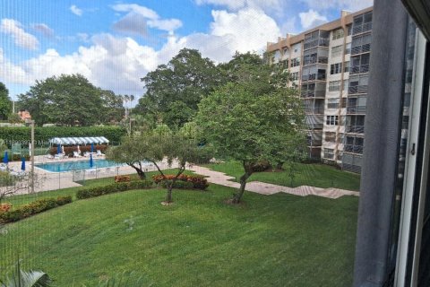 Купить кондоминиум в Пемброк-Пайнс, Флорида 2 спальни, № 2054968 - фото 24