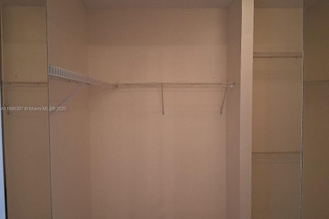 Купить кондоминиум в Пемброк-Пайнс, Флорида 2 спальни, № 2054968 - фото 18