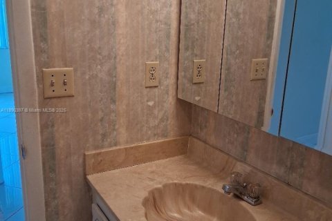 Купить кондоминиум в Пемброк-Пайнс, Флорида 2 спальни, № 2054968 - фото 20