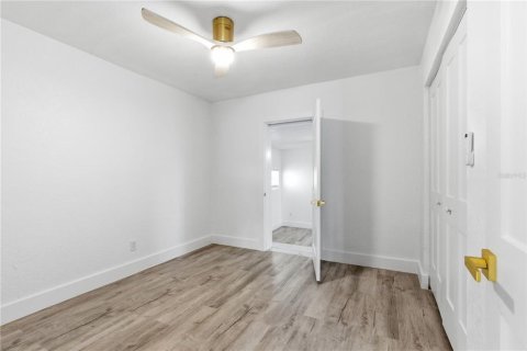 House in Tampa, Florida 5 bedrooms, 135.82 sq.m. № 2166189 - photo 17