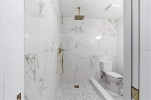 House in Tampa, Florida 5 bedrooms, 135.82 sq.m. № 2166189 - photo 14