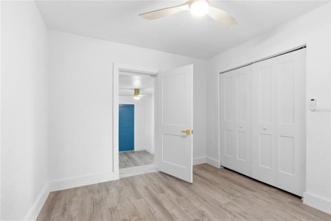 House in Tampa, Florida 5 bedrooms, 135.82 sq.m. № 2166189 - photo 15