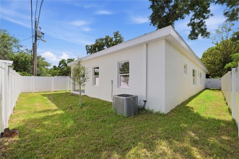 House in Saint Petersburg, Florida 3 bedrooms, 162.02 sq.m. № 2238115 - photo 24