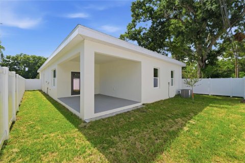House in Saint Petersburg, Florida 3 bedrooms, 162.02 sq.m. № 2238115 - photo 23