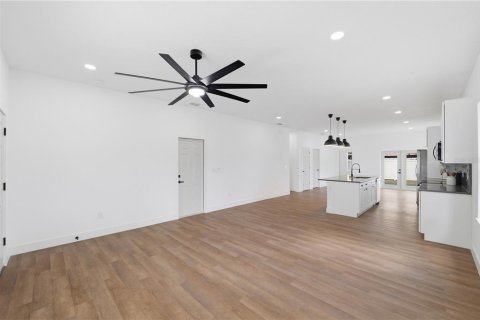 House in Saint Petersburg, Florida 3 bedrooms, 162.02 sq.m. № 2238115 - photo 6