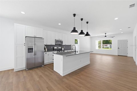 House in Saint Petersburg, Florida 3 bedrooms, 162.02 sq.m. № 2238115 - photo 7