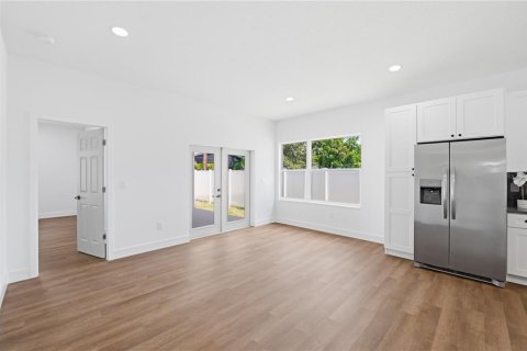 House in Saint Petersburg, Florida 3 bedrooms, 162.02 sq.m. № 2238115 - photo 10