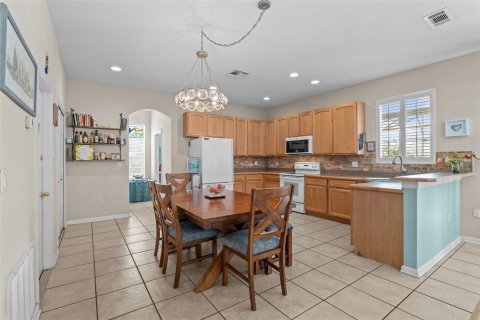House in Oviedo, Florida 4 bedrooms, 197.79 sq.m. № 1801989 - photo 10