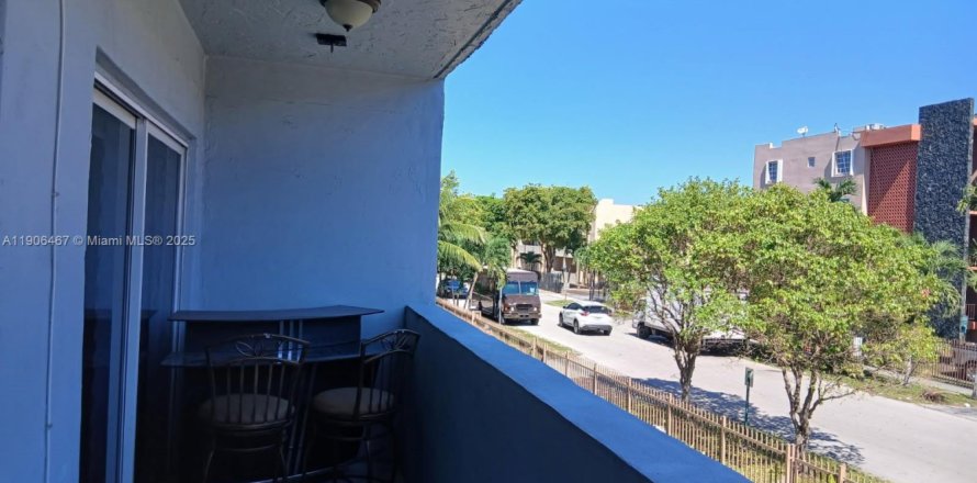 Кондоминиум с 1 спальней в Хайалиа, Флорида № 1963480