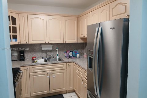 Купить кондоминиум в Хайалиа, Флорида 1 спальня, 67.73м2, № 1963480 - фото 2